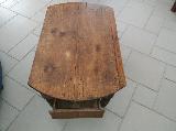 Table basse ancienne avec 2 tiroirs sue les cotés

Dimensions : longueur 102, largeur 62 et hauteur 49.

A venir prendre au domicile 
 - vilogi.com