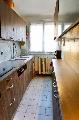 Aux portes de Paris, idéalement situé dans Vanves, bel appartement traversant 4 pièces - 71 m² situé au RDC surélevé, une cave au s/sol. Il dispose du chauffage collectif et du double vitrage isolation renforcé. Il offre une bonne répartition des volumes : entrée, la cuisine est entièrement équipé et carrelée. Un couloir dessert les 2 chambres et 3ème chambre est accessible par le salon (possibilité de créer un double séjour), Salle de bains avec douche, buanderie et WC séparés et carrelés.
Espace de parking collectif dans copropriété.
Volets électriques télécommandé. Double vitrage PVC et Porte blindée.
La cuisine meublée et équipée.
Un dégagement avec grand placard.
La chambre des parents meublé sur-mesure avec le lit 180x200 et placards.
À deux pas de toutes les commodités :
Les cabinets de santé (dentiste, ophtalmo, cardio et généraliste, pharmacie …etc) pressing, banques, Restaurants, boulangeries.
La Mairie, le marché couvert, Intermarché, Picard, La poste.
Ecole maternelle Cabourg, collège Michelet et lycée Michelet.

Transports : Gare SNCF  Vanves-Malakoff 
Métro 13 plateau de Vanves Malakoff,
Bus 59-126-89-391 et 58 et Vélib.
Diagnostic de performance énergétique (DPE) : 329 kWh/m².an (Classe E)
Indice d'émission de gaz à effet de serre (GES) : 65 kg CO₂/m².an (Classe E)
Montant estimé des dépenses annuelles d'énergie électrique de ce logement pour un usage standard, 2021 étant l'année de référence des prix de l'énergie utilisés pour établir cette estimation (75€/ mois).
La copropriété formant 69 lots au total ne faisant l'objet d'aucune procédure en cours et d'un montant de charges d’environ 240€ mensuel (comprenant le chauffage et l'eau froide + eau chaude, ménage partie commune et maintenance ascenseur).
Taxe foncière 832 €.
Prix : 408 000 €. - vilogi.com
