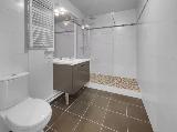 Appartement 4 pièces dont 3 chambres 75m² dernier étage + terrasse 40 m² Situé au dernier étage d'un bel immeuble, cet appartement de 74,42 m² est vraiment agréable à vivre grâce à sa terrasse de plus de 40 m². Toutes les chambres et le séjour donnent directement sur cette terrasse, qui bénéficie d'une triple exposition, offrant ainsi une luminosité exceptionnelle. De plus, l'appartement dispose d'une cuisine ouverte et de deux salles de douche.

Implanté dans une rue à la tranquillité absolue, cet appartement dans un immeuble résidentiel est un véritable havre de paix, idéal pour une famille. Sa localisation est un autre avantage, à seulement 5 minutes à pied du métro ligne 7 et 1/4h du RER E, à côté des commerces et des différentes écoles.

Possibilité d'acquérir en supplément une place de parking en sous-sol de l'immeuble.

Prix de vente : 495.000€
Nombre de lots dans la copropriété : 68
Montant moyen annuel des charges : 2.000€
Consommation énergétique : B - vilogi.com