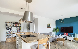 Dans un écrin de verdure, appartement traversant de 3 pièces de 67,84m2, orienté Est-Ouest, lumineux et parfaitement optimisé.

Le bien se situe au 1er étage (sur 3) d'une résidence familiale des années 1960, en parfait état avec ascenseur, et sécurisée.

En très bon état, l’appartement profite d’une distribution optimisée avec une entrée, une pièce de vie totalement vitrée de 32,75 m2 avec une cuisine dinatoire aménagée et équipée ouverte sur le salon, 2 chambres d’environ 10 et 14m2 au calme absolu avec loggia, une salle de bains et un WC séparé.

Le salon ouvre sur un balcon-loggia avec une vue dégagée sur de la verdure et un petit parc arboré.

Un grenier et un parking en emplacement libre au sein de la copropriété complètent ce bien. Possibilité d'acquérir un box en sus.

Chauffage collectif, huisseries double vitrage, interphone.

La résidence, bien entretenue, offre un local collectif fermé pour vélos et poussettes.

A proximité du nouveau marché des Avelines, du Parc de Saint-Cloud, des écoles, commodités, commerces et transports (gare de Saint-Cloud à moins de 15 min à pied) - vilogi.com